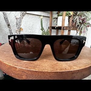TOM FORD FAUSTO Sunglasses FT0711 01A Black Grey